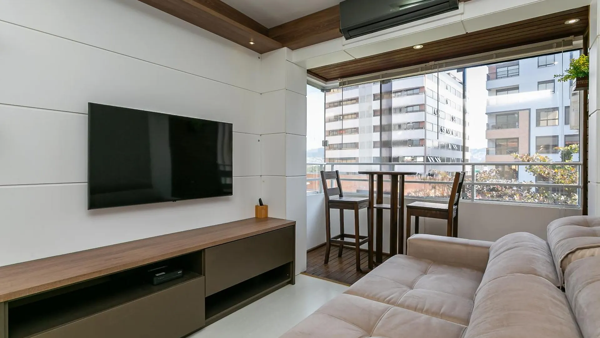 Florianópolis Apto C/ Piscina E Garagem Em Itacorubi Cq8711